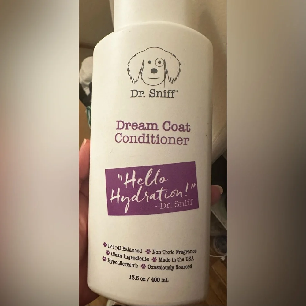 Dr. Sniff Dream Coat Conditioner for dogs. For hydrating and softening dogs coat